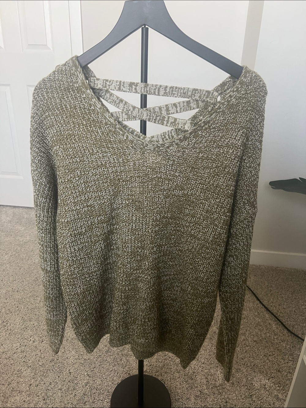 Lightweight V-Neck Crisscross Back Women's Sweater - Olive